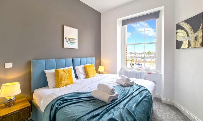 Cheltenham Apartamento | Margaret's Quattro by Fortuna Property