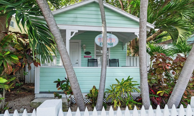 Old Town Cabaña | ~MARGARITA COTTAGE~ Bask in sunshine and lounge by your pool in paradise.