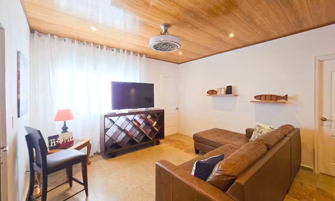 Las Cumbres Casa | Margaritaville Charm Suburban Retreat in Panama
