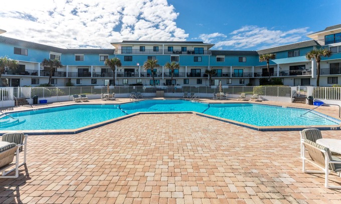 Flagler Beach Condominio | Maria Beautiful Beachfront Condo, sleeps up to 8. BIG DISCOUNTS NOW