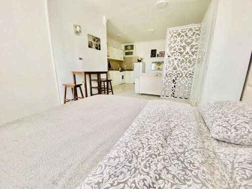 Sakkala Apartamento | Marilyn Studio with Sea View Wi Fi
