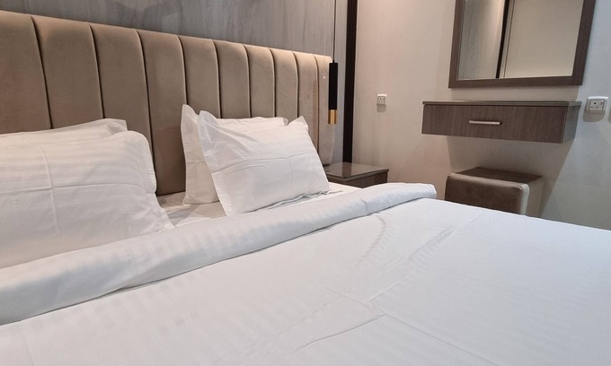 Riyadh Hotel | MARIN SUIT EL SWEDI