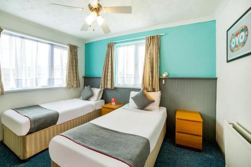 Sandown Hotel | Marina Hotel