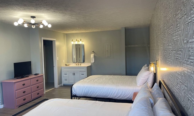 Cadiz Complejo | Marina Hotel on Lake Barkley