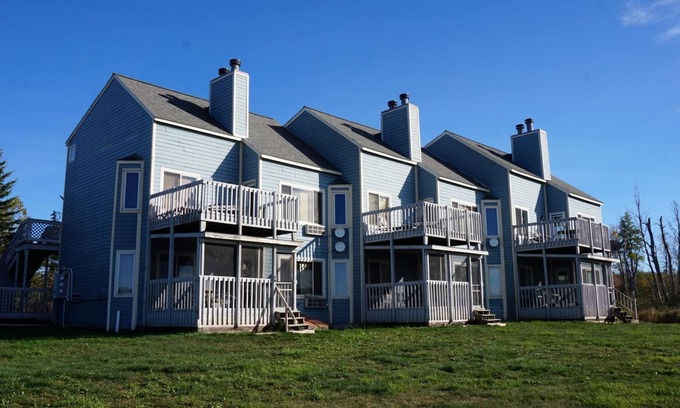 La Pointe Condominio | Marina Point - Condo In Town