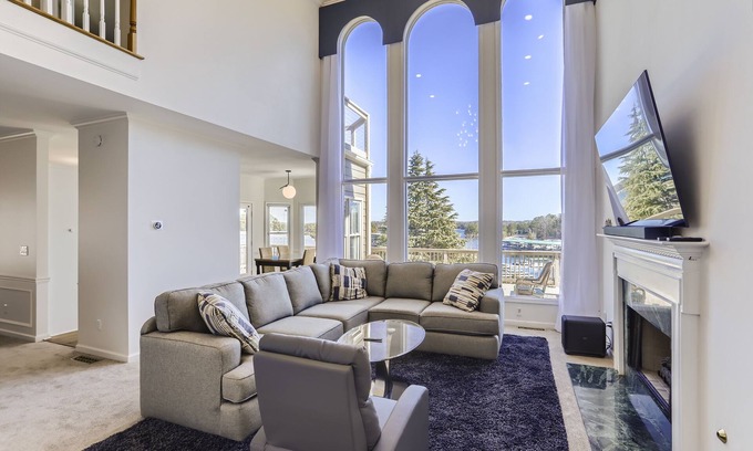 Buford Casa | Marina View Lake Lanier Islands and Margaritaville - House w/ Hot Tub & Skeeball