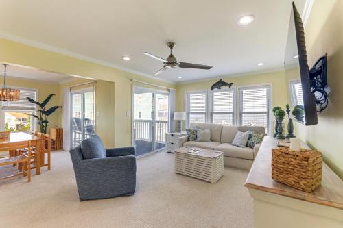Salter Path Apartamento | Marina Views, Walk to Beach Atlantic Beach Condo!