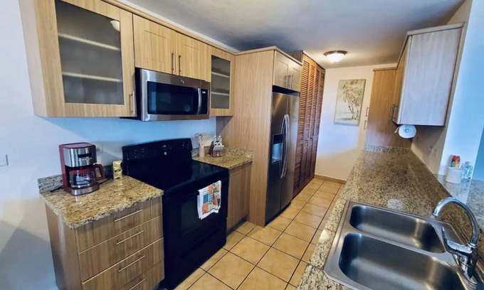 Sardinera Apartamento | Best location with walking distance restaurants, tours and fishing charter.