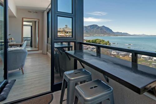 Hermanus City-Centre Apartamento | Marine Court 5 by BACK IN TOWN - 2Bedroom Ocean-facing Apt in Hermanus Centre