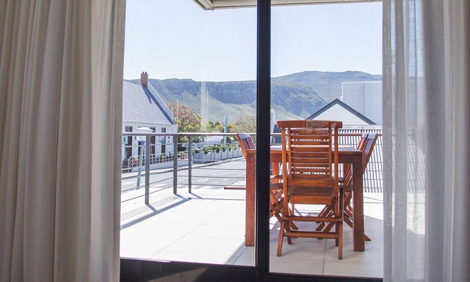 Hermanus City-Centre Hotel | Marine Square Luxury Suites