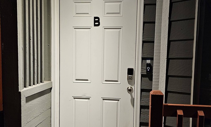 Everett Casa | Marine View Townhouse