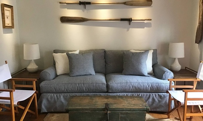 Beach Institute Cabaña | Mariner’s Cottage in Historic District, Private Parking
