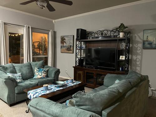 El Lago Apartamento | Mariners Village Tranquil Condo