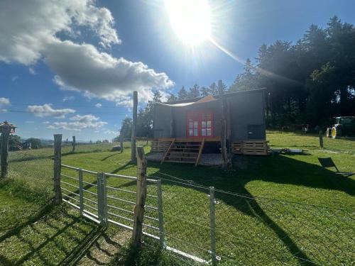 Rychnov U Jablonce Nad Nisou Otro | Maringotka Květuška ubytování na farmě