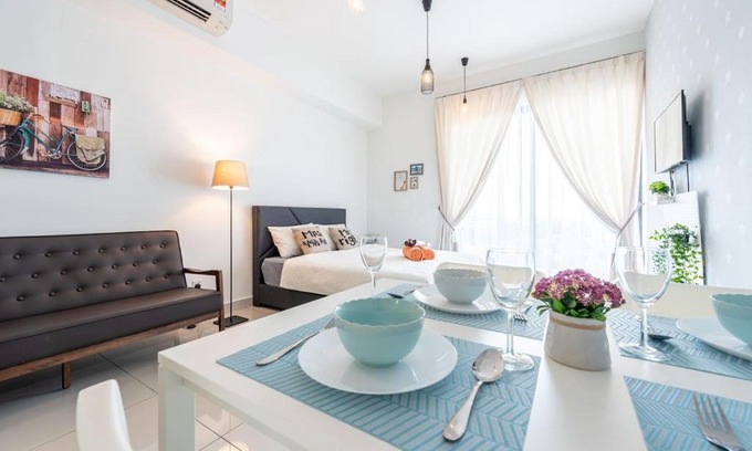 Sungai Buloh Apartamento | @Mario direct MRT link & 50m infinity pool with jacuzzi