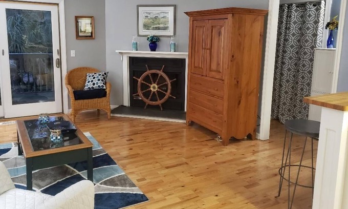 Bald Head Island Condominio | Maritime Forest Condo Nr the Beach & Pool - ¡Se admiten perros!