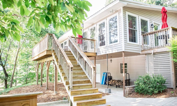 Northport Casa | Maritime Retreat (Lake T) | Huge Dock & Games!