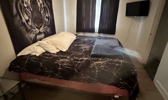 Inkster Casa | Mark twain Great for small gatherings 5-bedroom house with WiFi 420 friendly