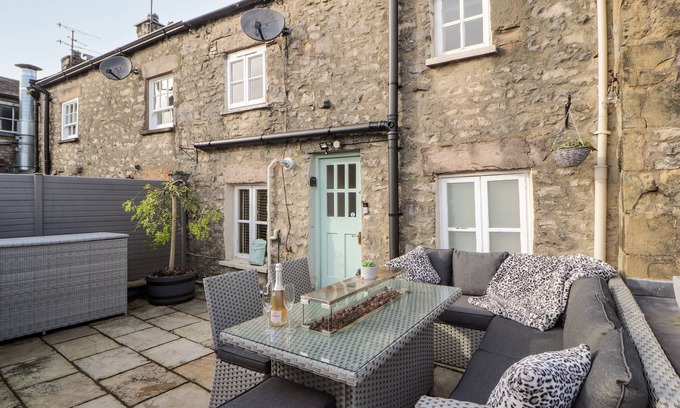 Kirkby Lonsdale Cabaña | MARKET SQUARE MAISONETTE, family friendly in Kirkby Lonsdale