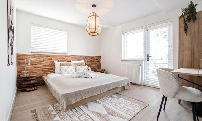 Zandvoort Casa | Marley’s Beachhouse - Luxury Guest Room with balcony