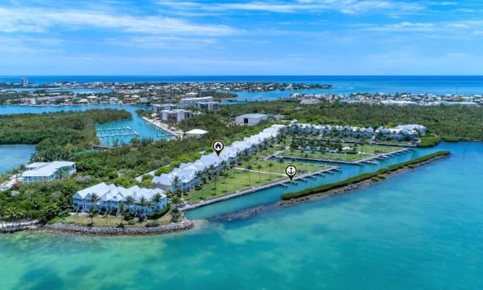 Indigo Reef Marina Homes Villa | Marlin House 52: Gated Luxury Villa w/ Dockage, Sunset Views and Pool