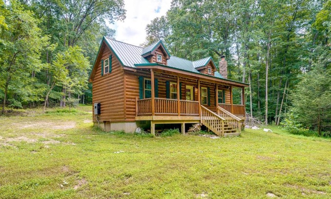 Marlinton Casa | Marlinton Cabin Rental with Greenbrier River Access!