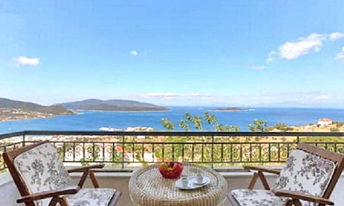 Marmari Casa | Vista Marmari - una casa independiente de dos pisos
