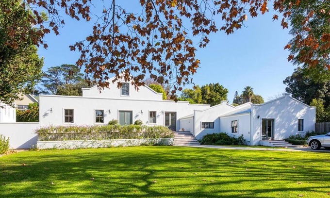Constantia Apartamento | Maroon Belles