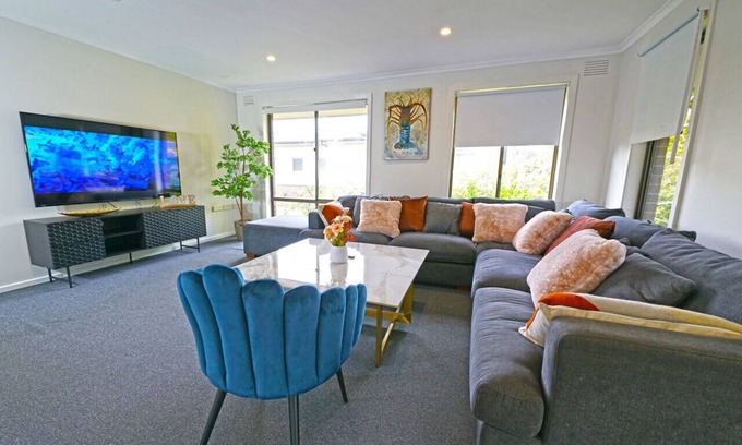 Ringwood Casa | Maroondah 3BR Brick House Free Wi-Fi Parking