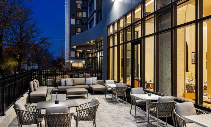 Queens Hotel | Marriott New York JFK Airport