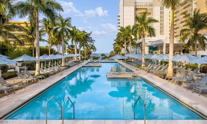 Marco Island Complejo | Marriott’s Crystal Shores: 2 Bedroom Poolside Paradise Awaits on Marco Island