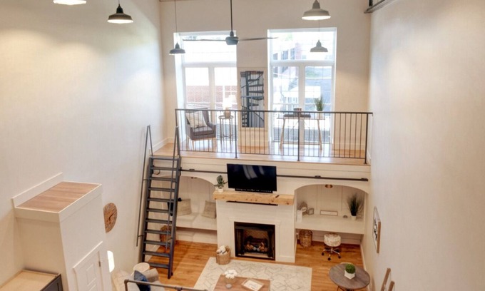 Mars Hill Apartamento | Mars Hill Retreat: Cozy 3bd - Scandi Loft Oasis