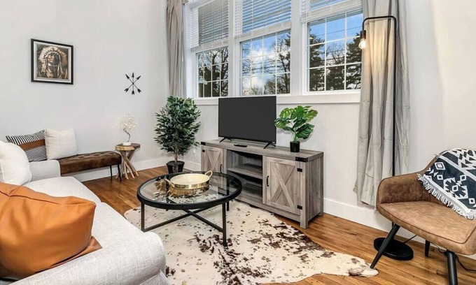 Mars Hill Apartamento | Mars Hill U/Asheville Modern condo @ Historic bldg