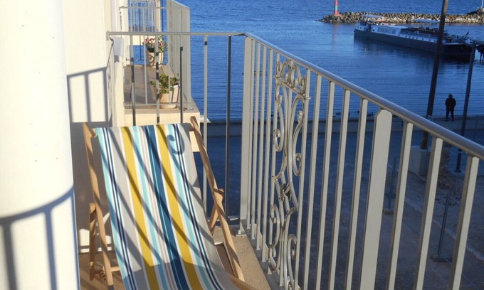 Marseillan Apartamento | Marseillan junto al agua con terraza soleada. Queda una semana de agosto