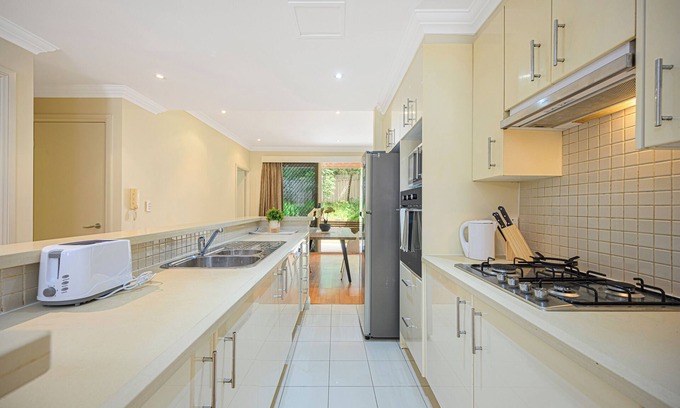 Macquarie Park Casa | Marsfield New Modern Townhouse with Pool Garage