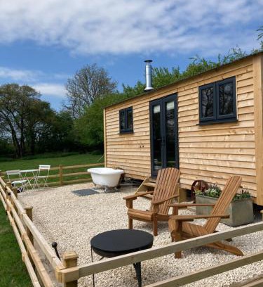 Pitney Otro | Marsh Farm Glamping Yappingale Shepherd Hut
