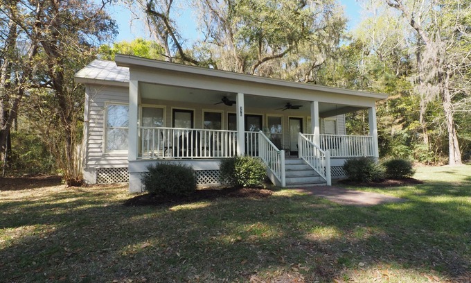 Knowles Island Plantation Cabaña | Marsh-view Cottage en el bosque: rodeado de majestuosos robles, pájaros y marismas.