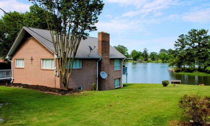 Centre Casa | Marshall Shores on Weiss - Waterfront Home with Private Pier In Beautiful Bay Springs Neighborhood