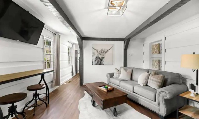 Dandridge Casa | Martha's GuestHouse - Historic Downtown Dandridge! Ripleys Attraction Discounts