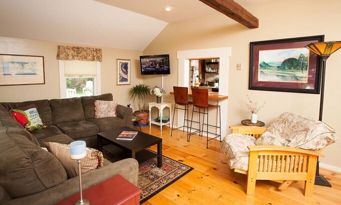 Edgartown Cabaña | Martha's Vineyard 3BR, se admiten mascotas, a 10 minutos a pie de la playa o de las tiendas.