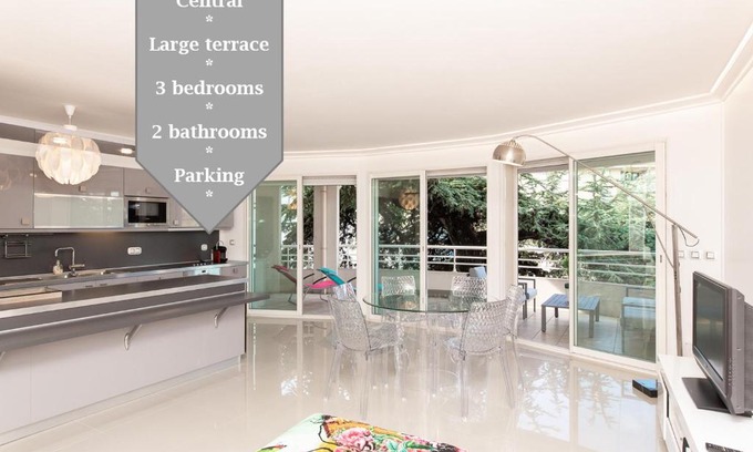 California - Pezou Apartamento | MARTINEZ HOTEL AREA: Modern 3 bedrooms w/terrace