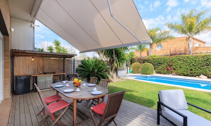 Cambrils Villa | MARTORELL - Casa Adosada Only Families