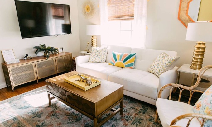 East Memphis Condominio | Marty's Opalhouse Garden by Pettigrew Adventures
