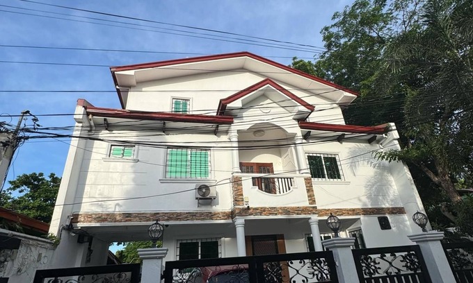 Las Pinas Casa | Marvelous 4-bedroom house with AC in Las Piñas