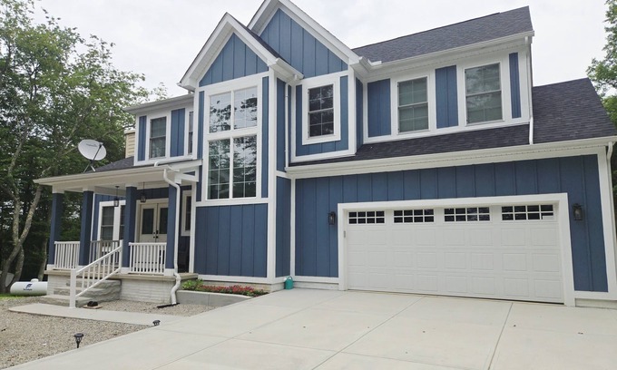 Logan Casa | Marvelous 4-bedroom house with Hot tube and swimming pool in charming Logan