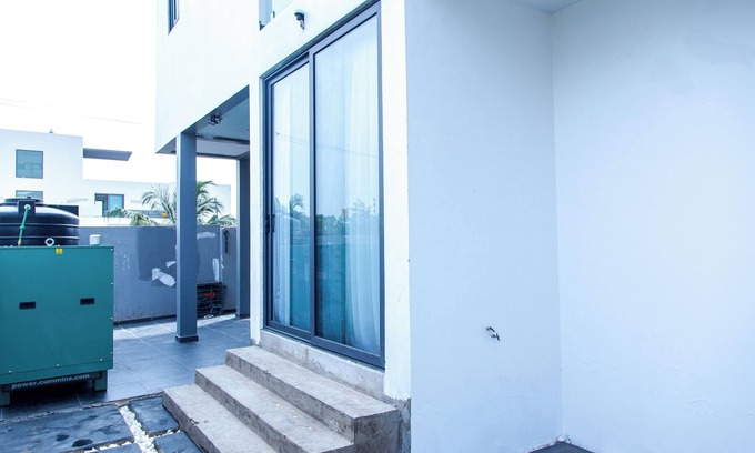 Kweiman Casa | Marvelous 4-bedroom townhome with AC and WiFi in Accra