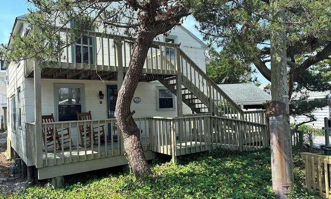 Ship Bottom Cabaña | Marvelous 5-bedroom cottage one from ocean in Ship Bottom with AC, game room