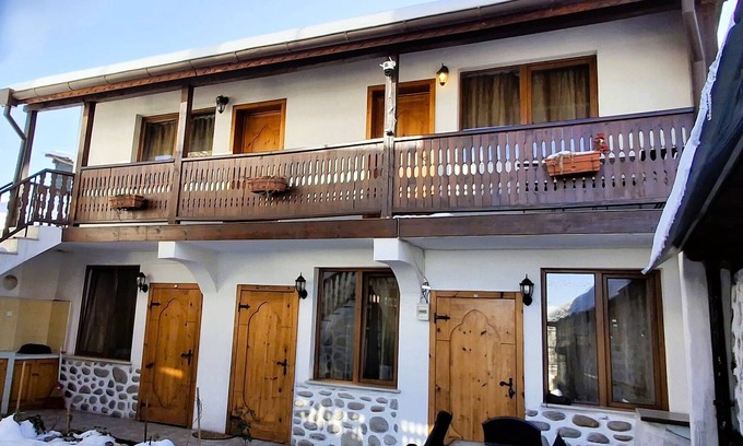 Old Town Chalet De Esquí | Marvelous 8-bedroom catered ski chalet in Bansko with Total Chalets