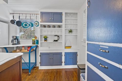 Vilano Beach Apartamento | Marvelous Mermaid Bungalow, Dog-Friendly Upstairs Apt in Prime Vilano Beach