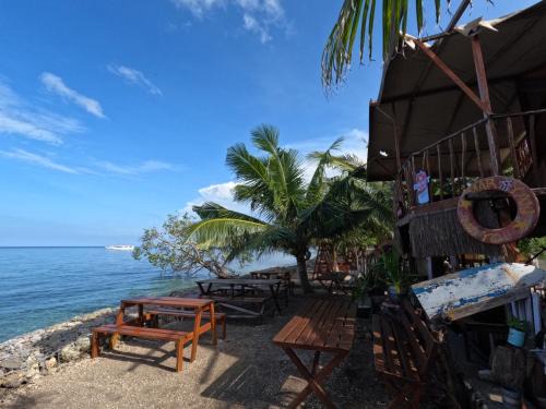 Moyo Casa | Maryan Moyo Bungalows & Resto